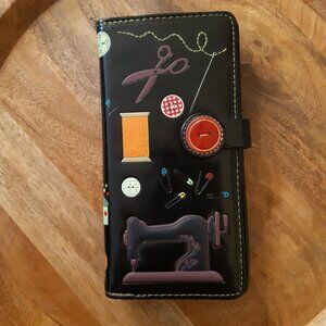 *NWOT Shag Wear Oh Sew Chic Sewing Machine Button Black Wallet Magnetic Snap